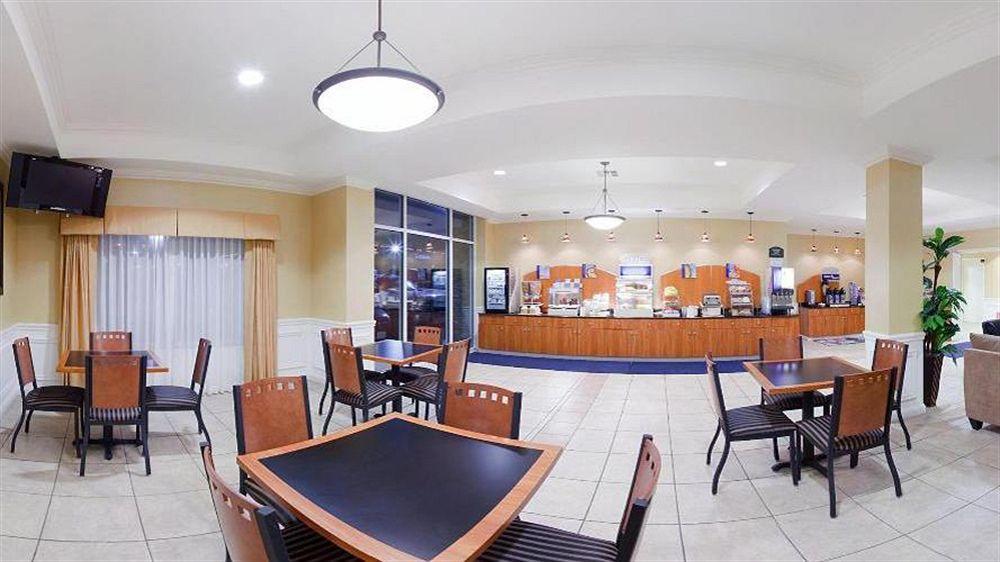 Holiday Inn Express Hotel & Suites Wichita Airport By Ihg Eksteriør billede