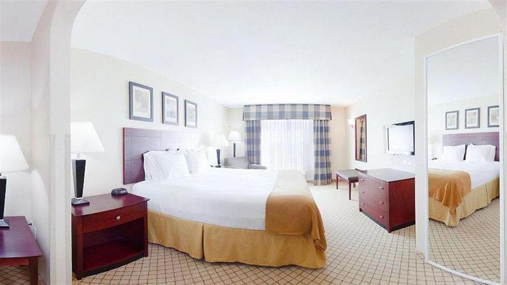 Holiday Inn Express Hotel & Suites Wichita Airport By Ihg Eksteriør billede