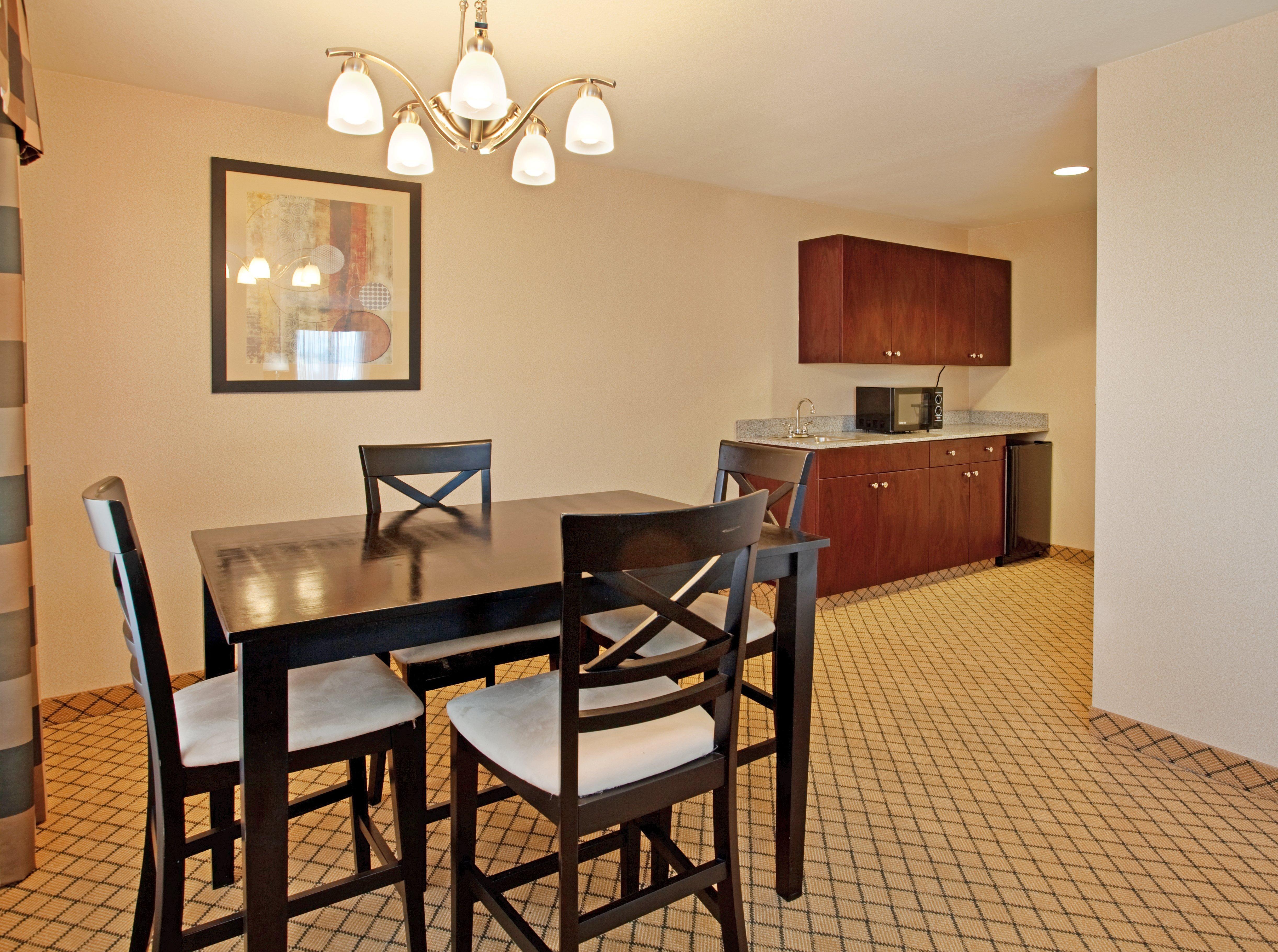Holiday Inn Express Hotel & Suites Wichita Airport By Ihg Eksteriør billede