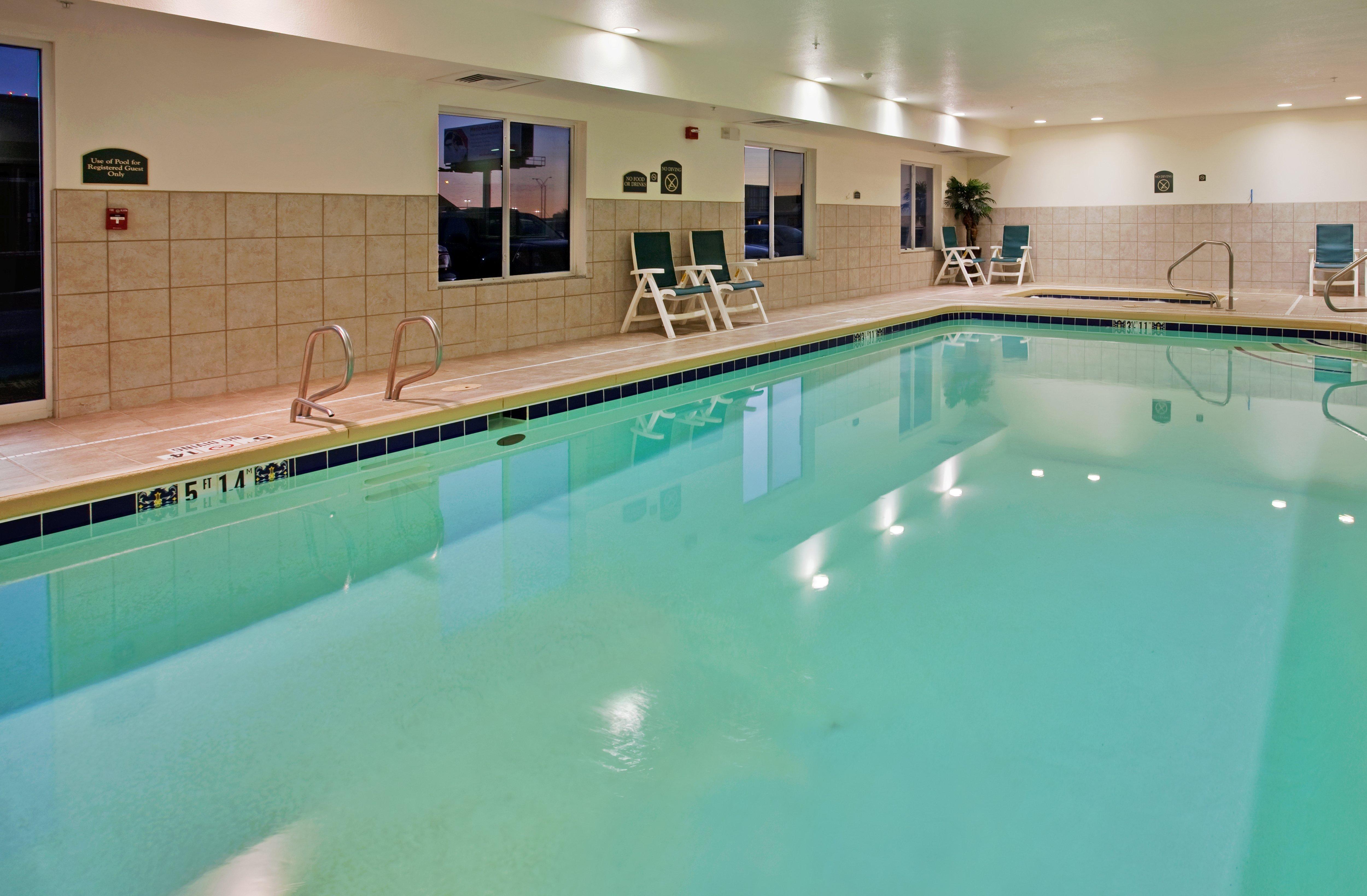 Holiday Inn Express Hotel & Suites Wichita Airport By Ihg Eksteriør billede