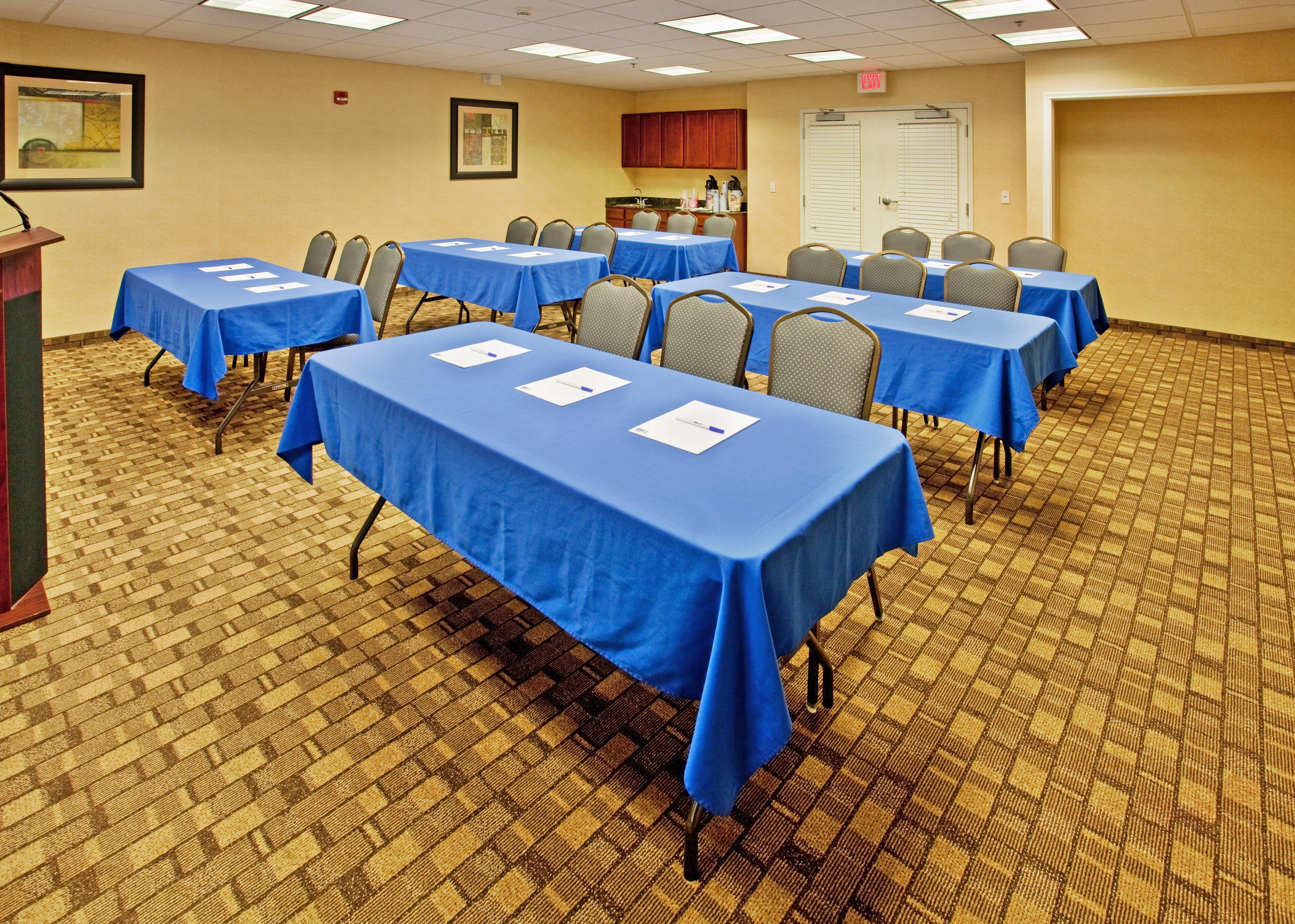 Holiday Inn Express Hotel & Suites Wichita Airport By Ihg Eksteriør billede