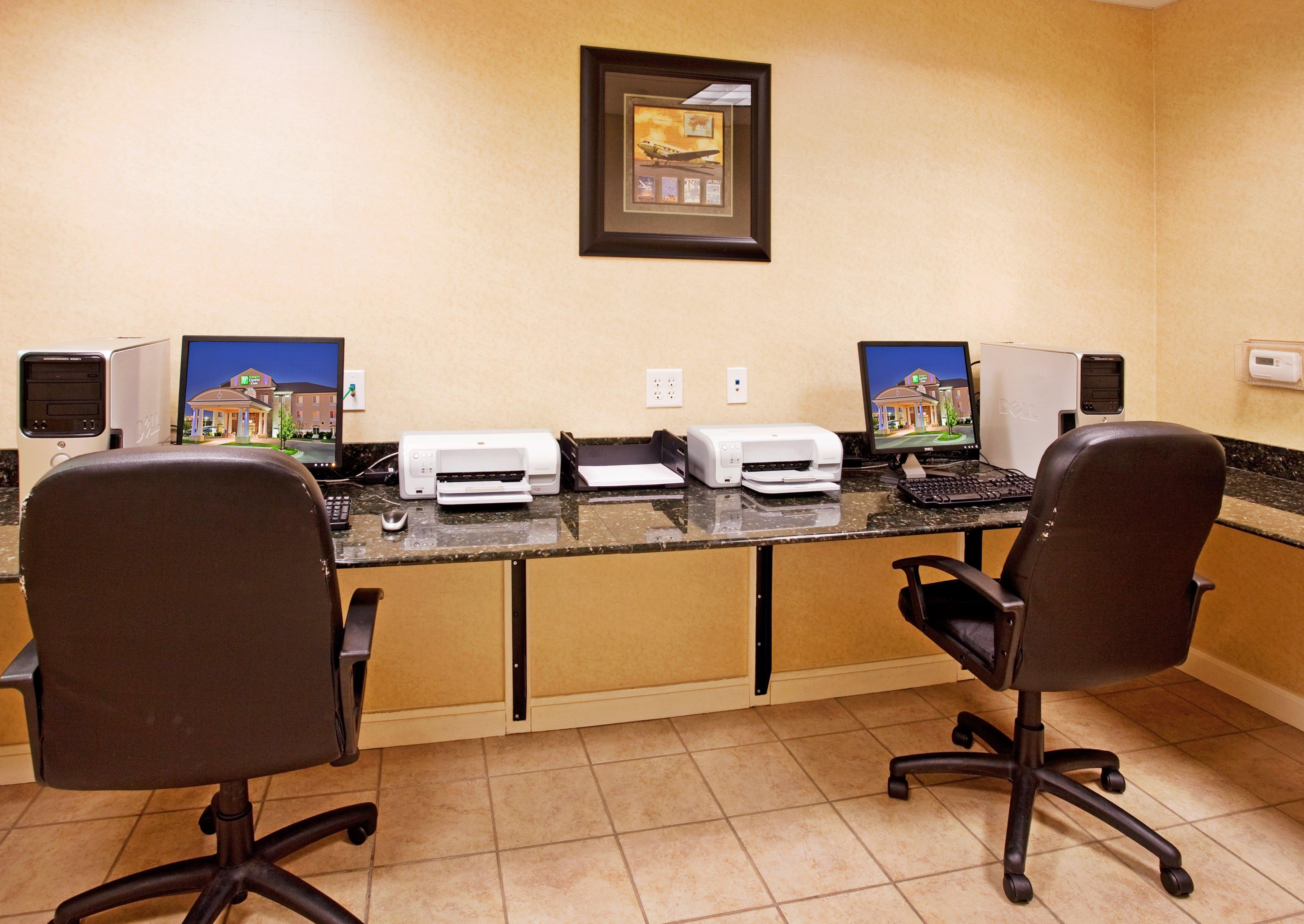 Holiday Inn Express Hotel & Suites Wichita Airport By Ihg Eksteriør billede