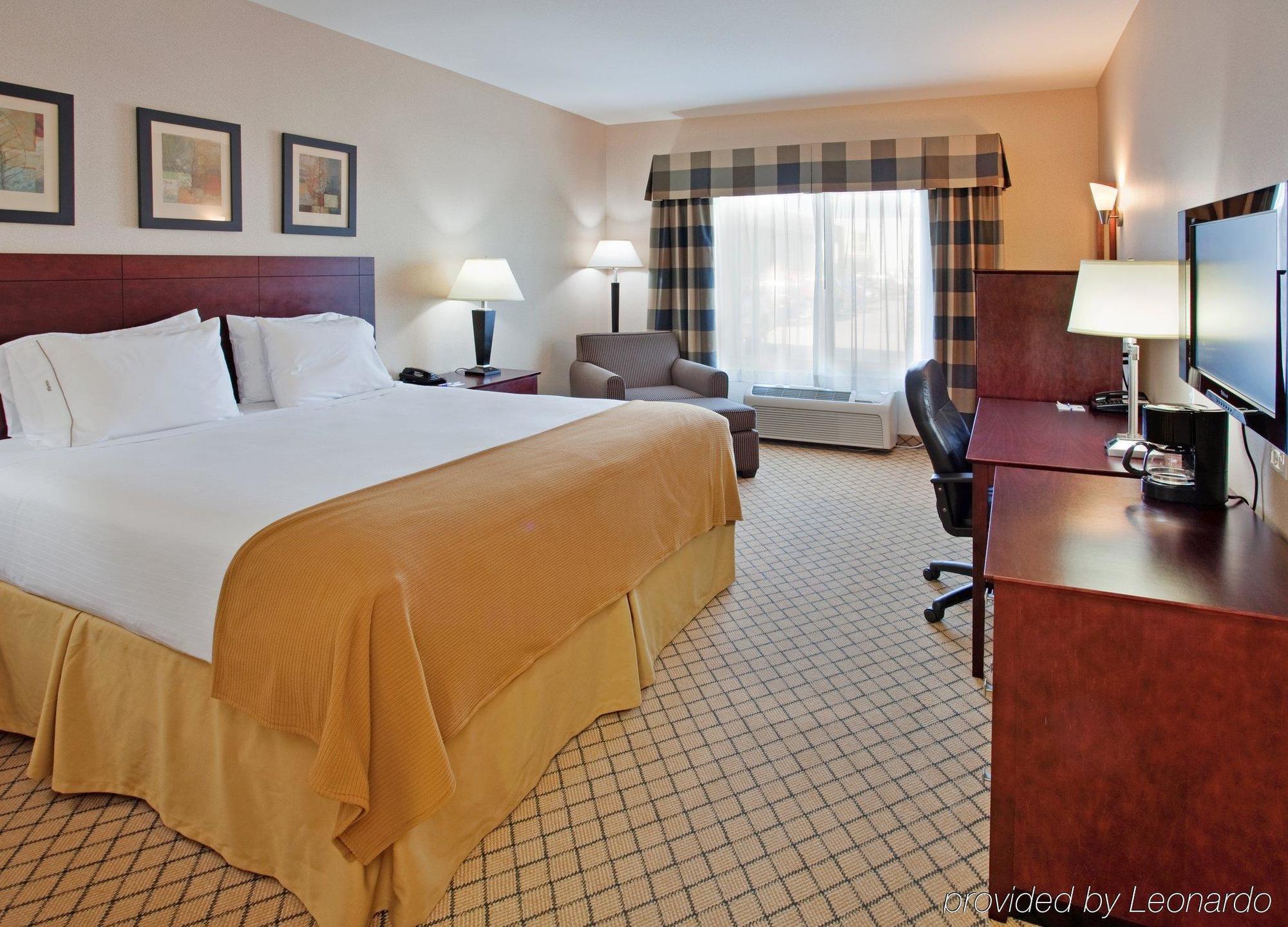 Holiday Inn Express Hotel & Suites Wichita Airport By Ihg Eksteriør billede
