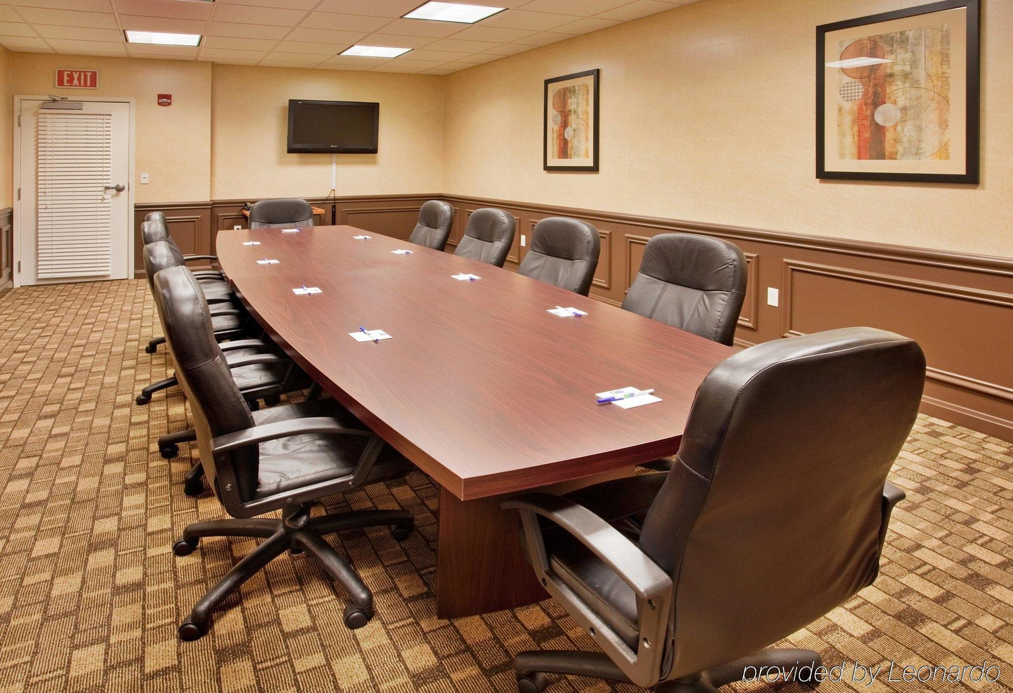 Holiday Inn Express Hotel & Suites Wichita Airport By Ihg Eksteriør billede