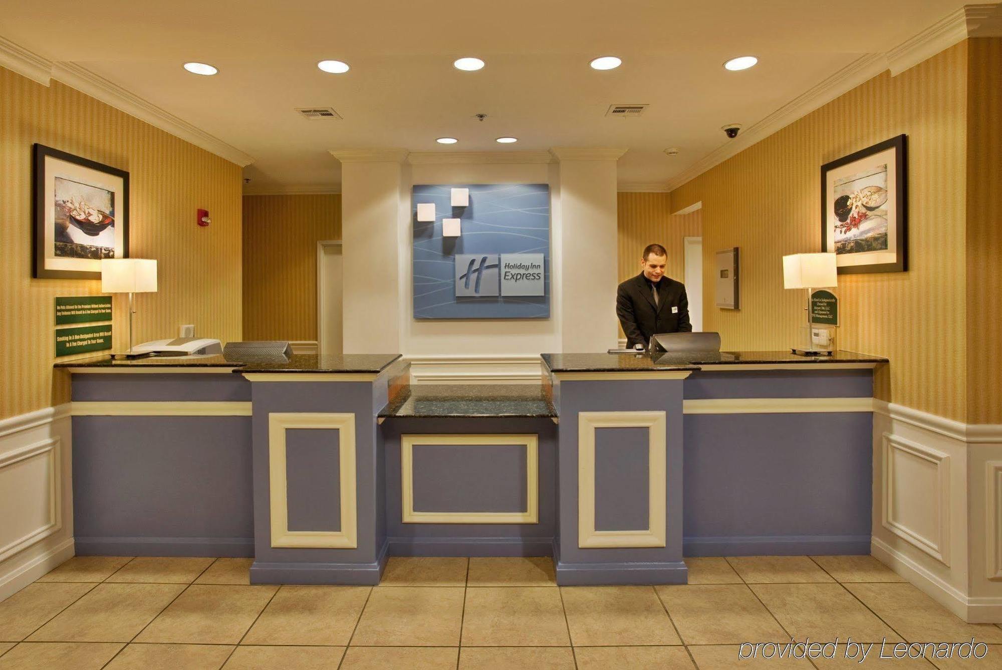 Holiday Inn Express Hotel & Suites Wichita Airport By Ihg Eksteriør billede